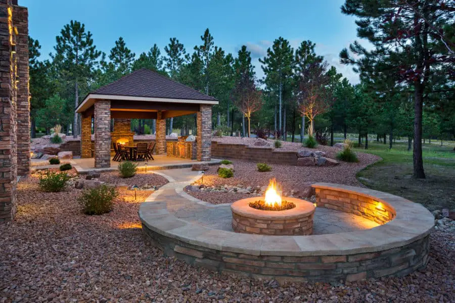 21 Great Outdoor Fire Pit Ideas For Your Backyard 2020 ...